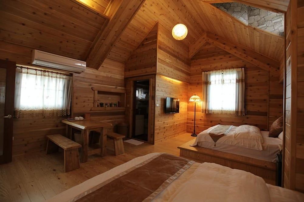 Castle Quadruple Room (302)