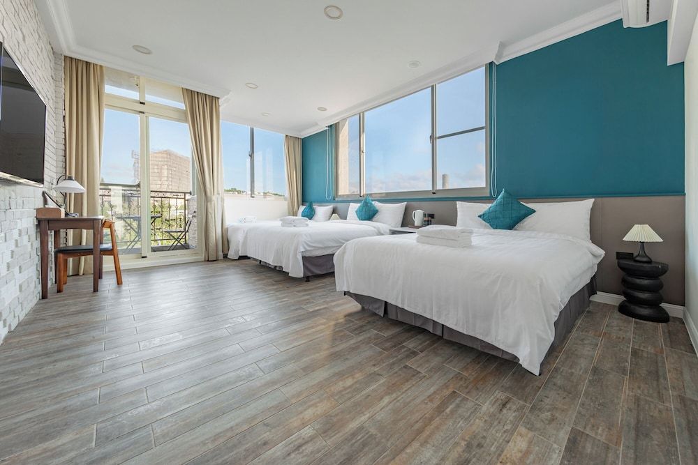 Sunset Mu Style Inn Family Suite with Balcony 8