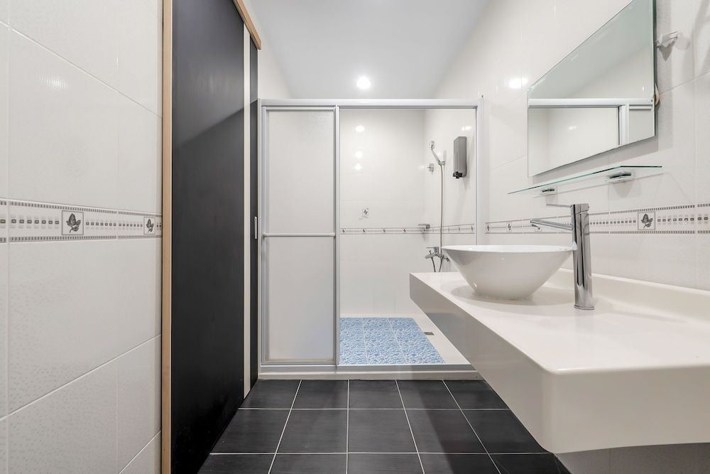 Sunset Mu Style Inn Standard Quadruple Room, No Windows 6