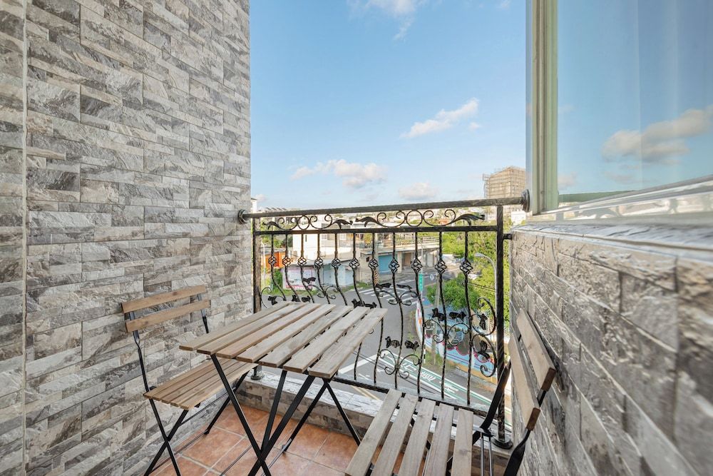 Sunset Mu Style Inn Family Suite with Balcony 10