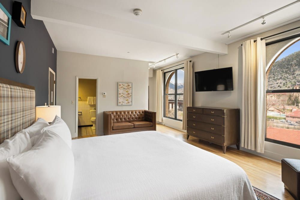 Hotel Maxwell Anderson Room, 1 King Bed, River View 3