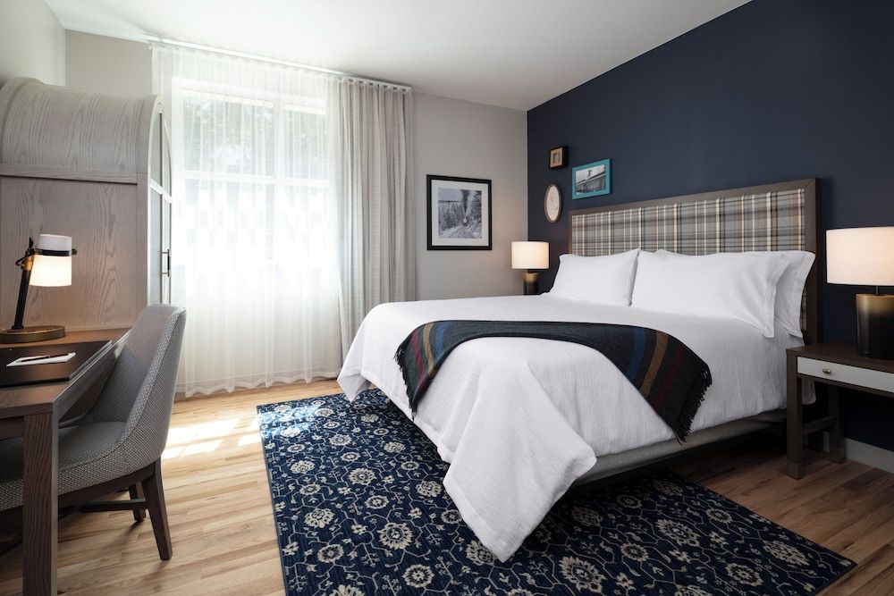 Hotel Maxwell Anderson Room, 1 King Bed, River View 4