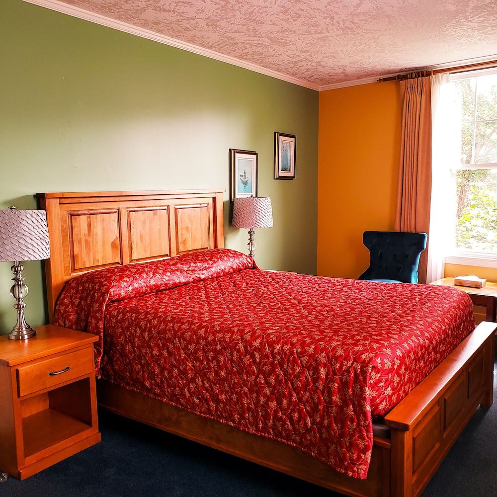Standard Room, 1 Queen Bed