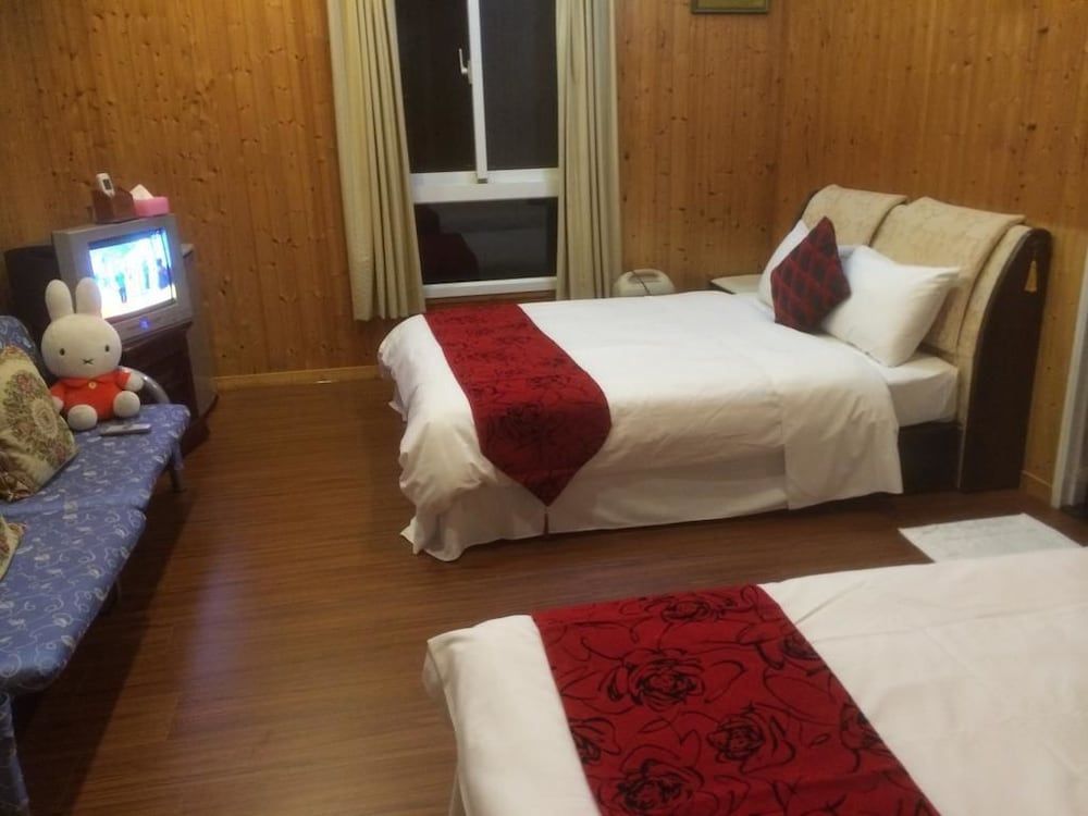 Phoenix Landscaping B&B Family Quadruple Room 3