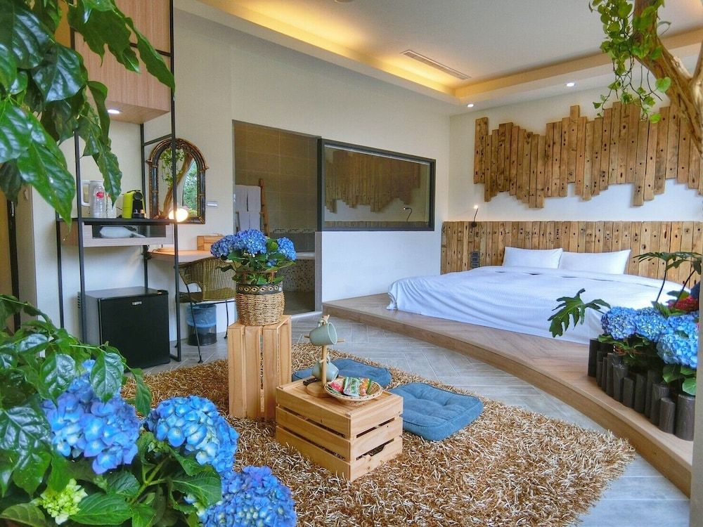 FlowerHome Romantic Double Room, 1 Bedroom, Balcony, Garden Area 3