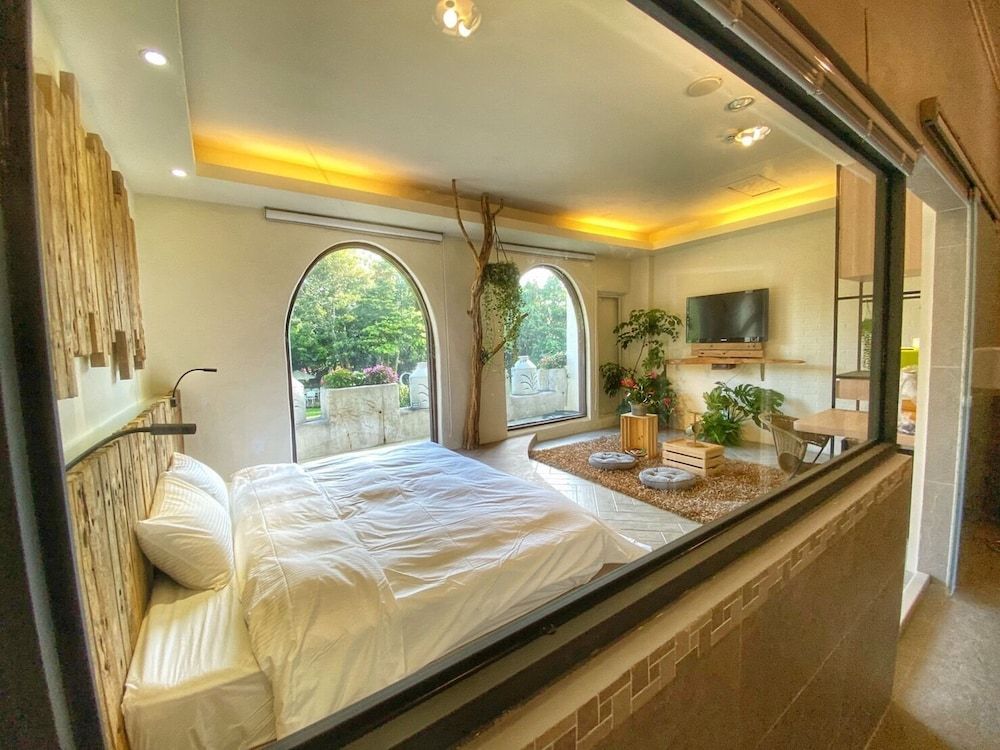 FlowerHome Romantic Double Room, 1 Bedroom, Balcony, Garden Area 6