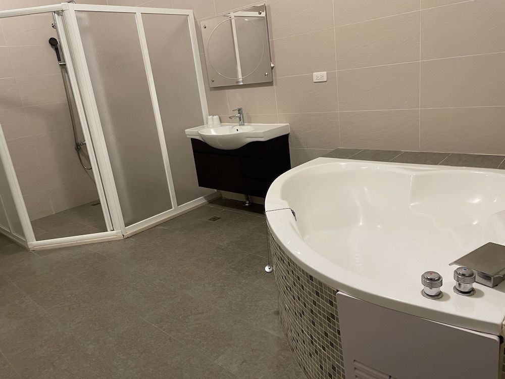 FlowerHome Signature Twin Room, 2 Twin Beds 7