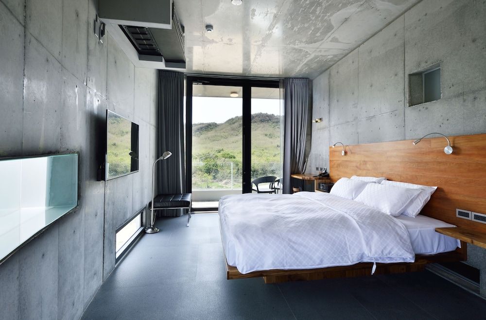 FaHaus Design Quadruple Room, Patio, Mountain View