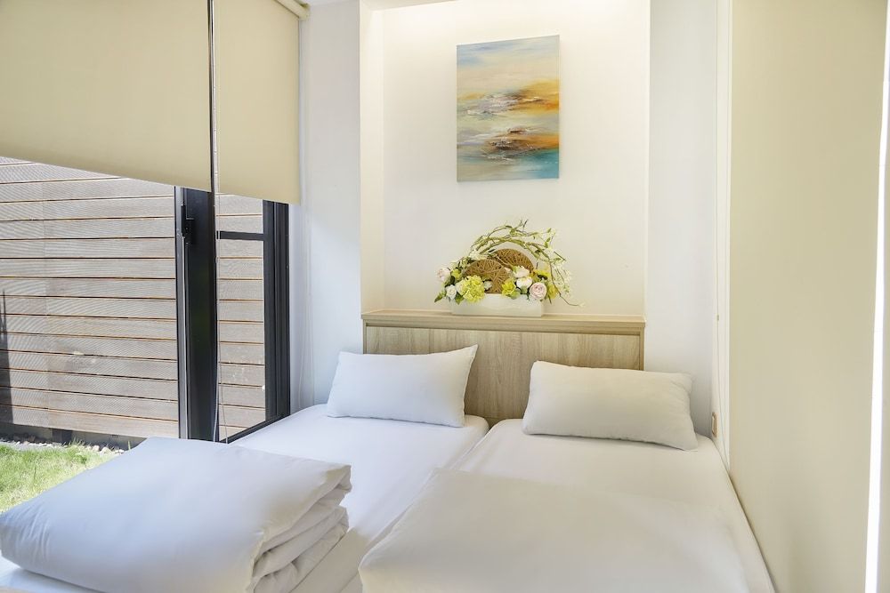 Hotel Z Grand Room, 2 Bedrooms, Courtyard View, Garden Area 4