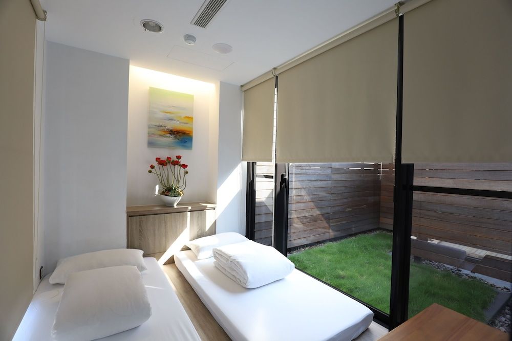 Hotel Z Grand Room, 2 Bedrooms, Courtyard View, Garden Area 2