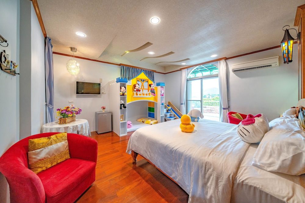 Rainbow Garden B&B Superior Quadruple Room 2