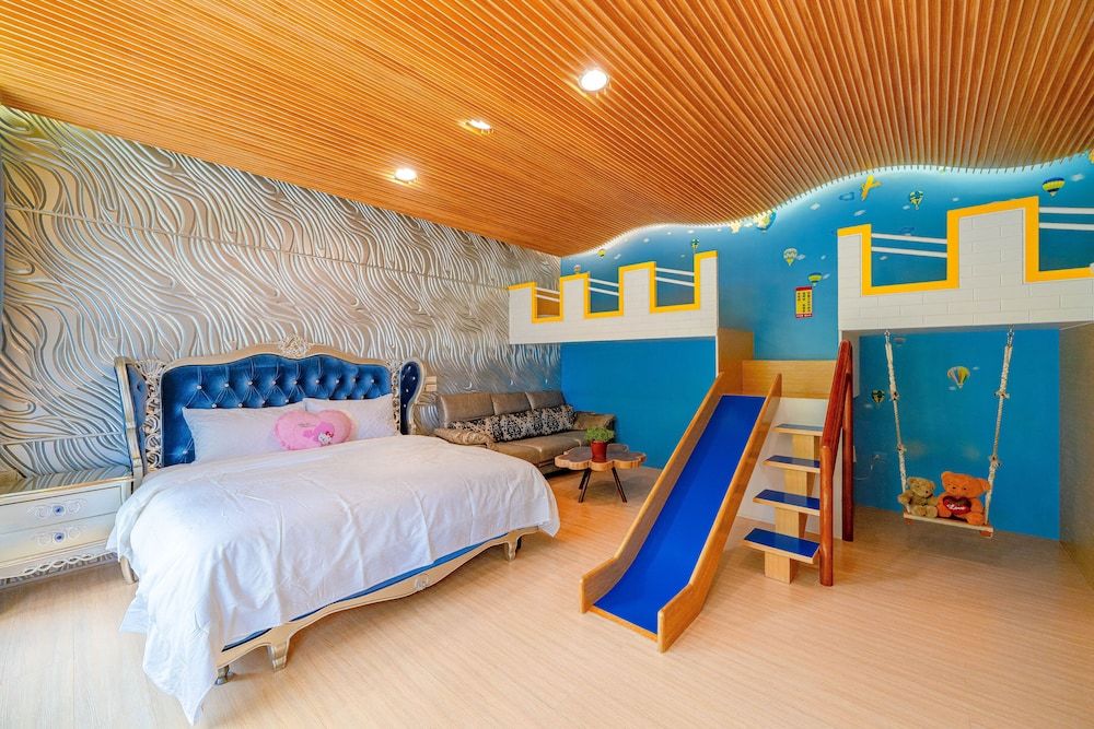 Rainbow Garden B&B Deluxe Quadruple Room 3