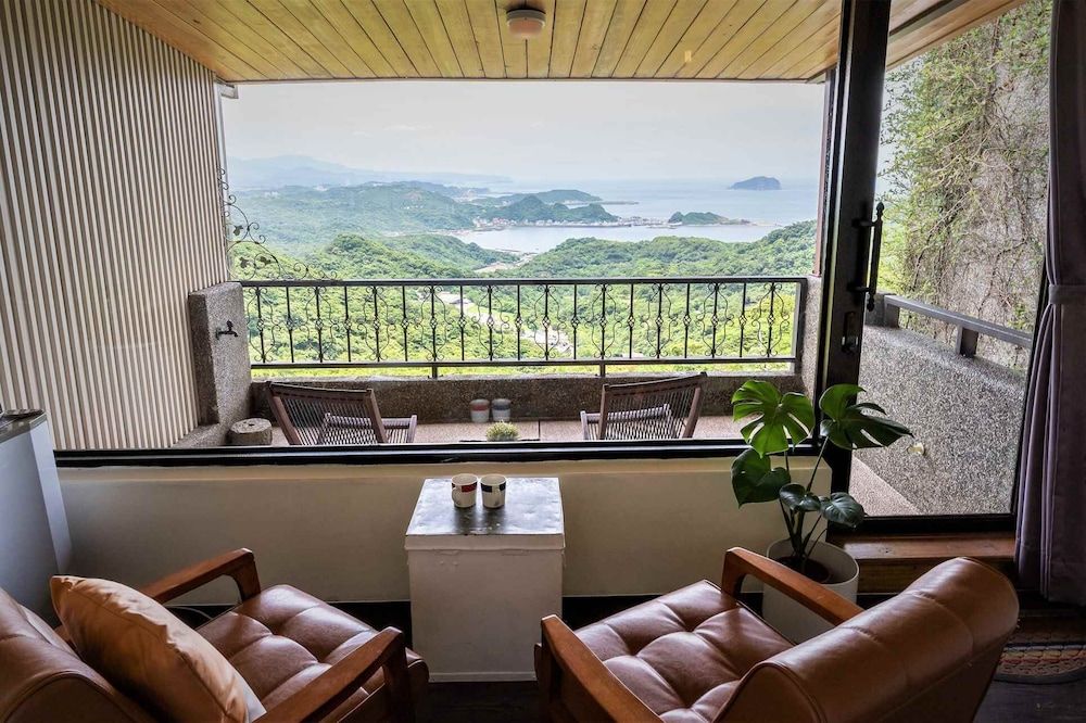 undefined Sunnyroom 10