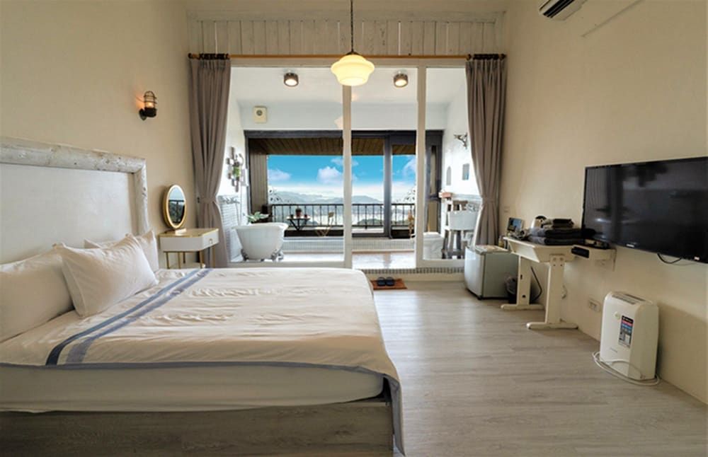 undefined Sunnyroom 2