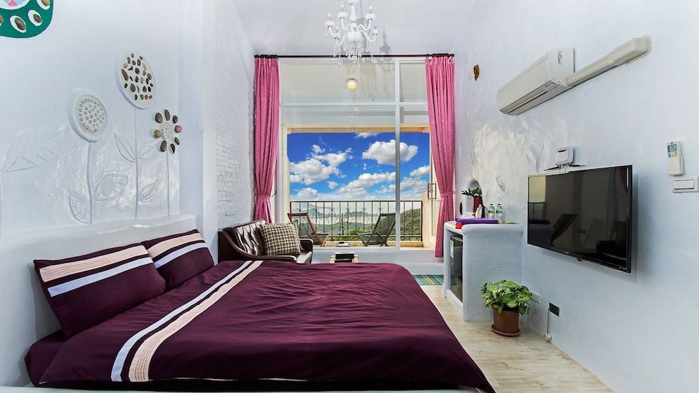 undefined Sunnyroom 7