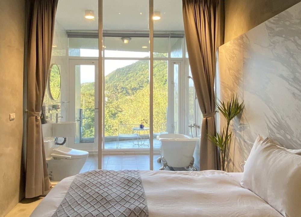 undefined Sunnyroom 2