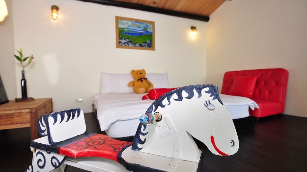 undefined Sunnyroom 5