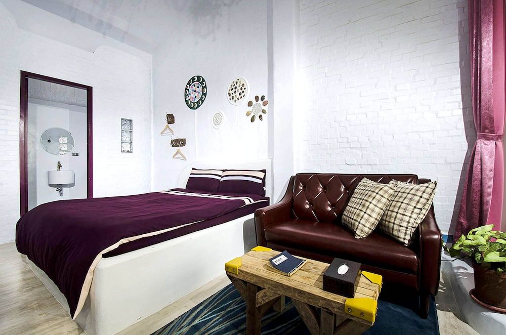 undefined Sunnyroom 9