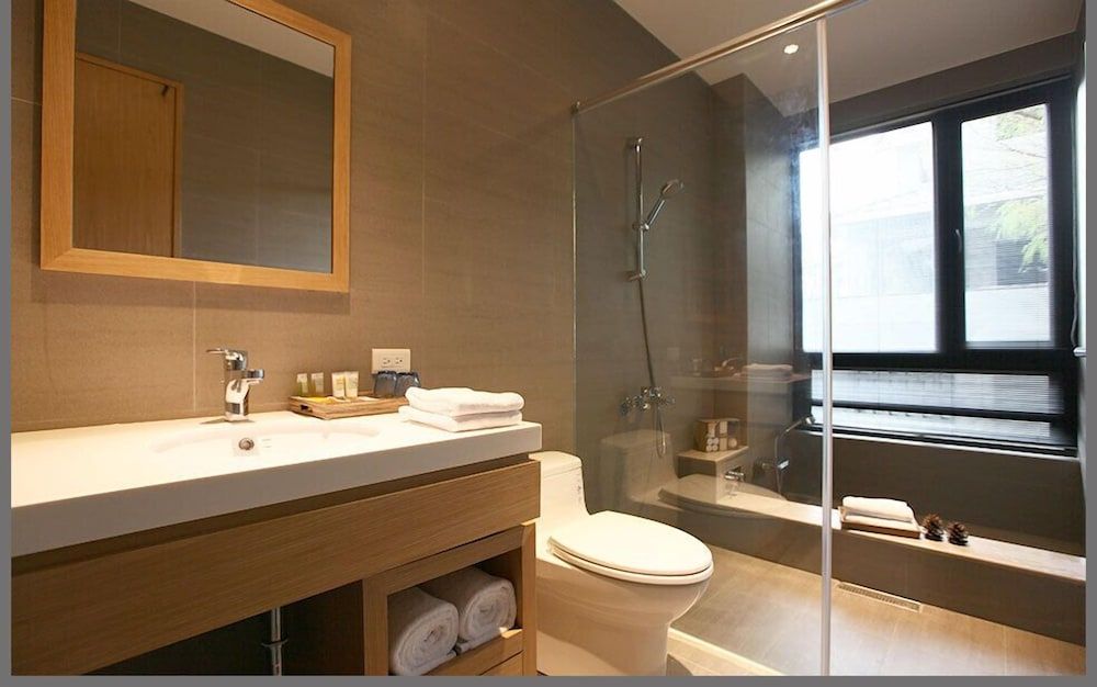 Lovely Pond Hostel Deluxe Quadruple Room 2