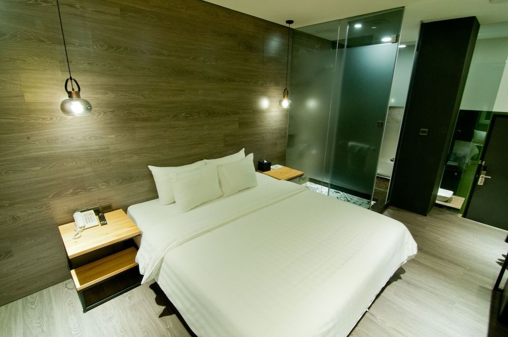 Huwei Hotel Exclusive Double Room, 1 King Bed, Bathtub