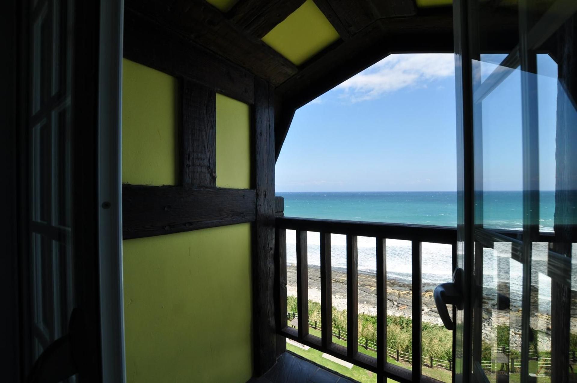 Family Room with Sea View