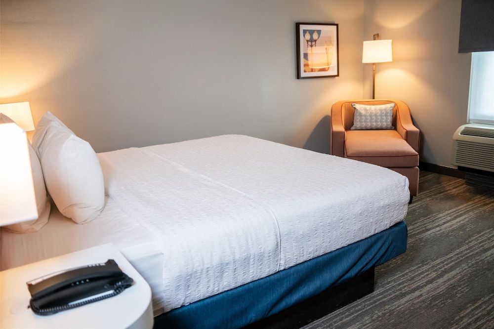 One King Bed, Non-Smoking, Accessible
