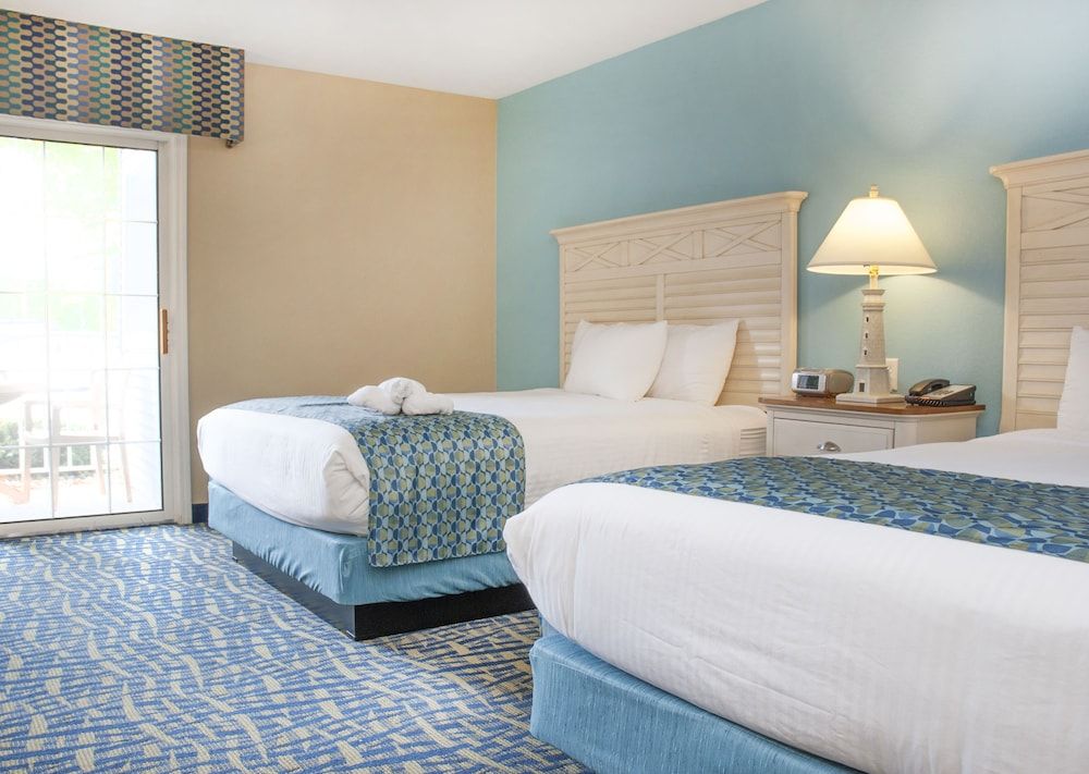 Standard Room, Beach View (1 King and 1 Queen Bed - 1st Floor)