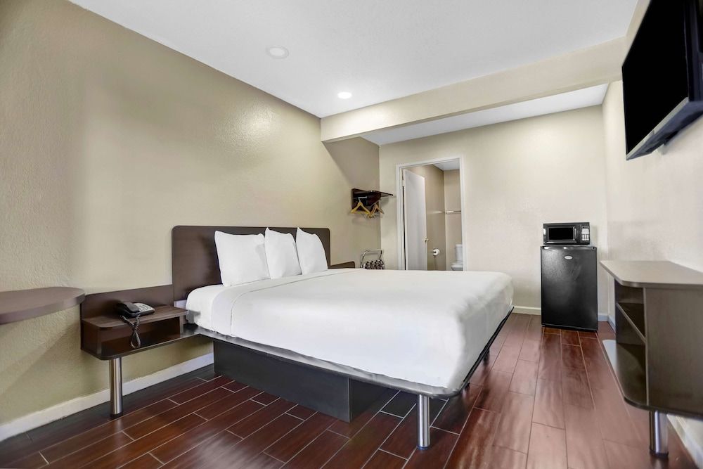 Standard Room, 1 King Bed, Non Smoking