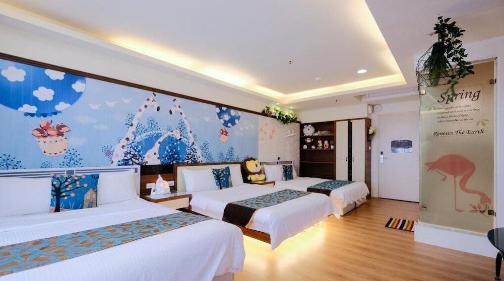 85 Asia Hotel Family Room, City View 4