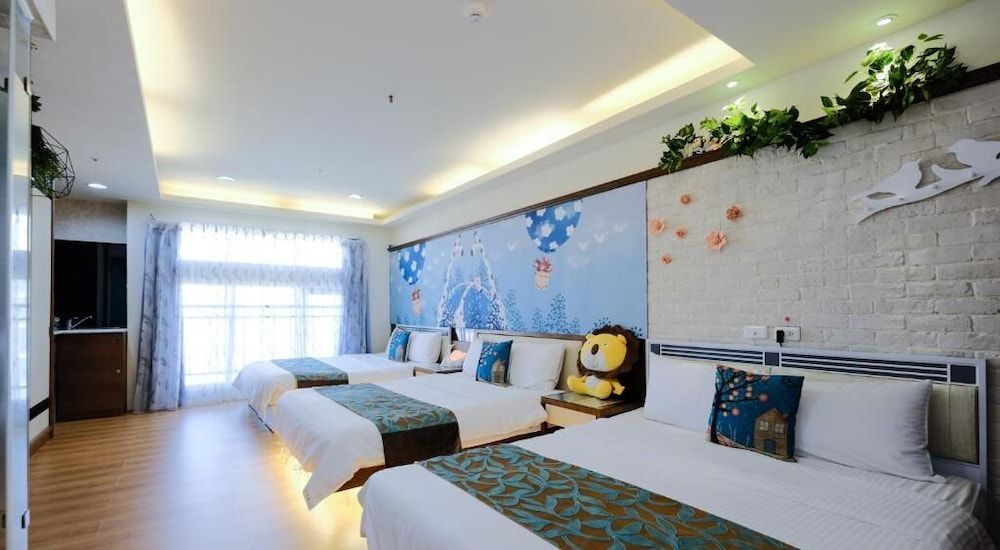 85 Asia Hotel Family Room, City View 9