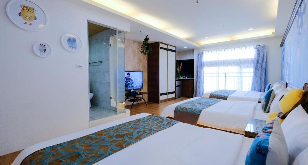 85 Asia Hotel Family Room, City View 12