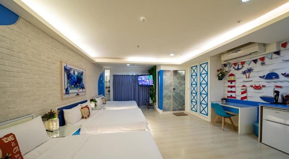 85 Asia Hotel Family Room, City View 6