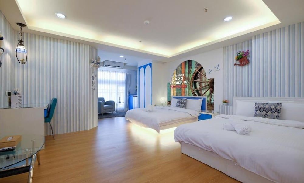 85 Asia Hotel Quadruple Room, City View 4