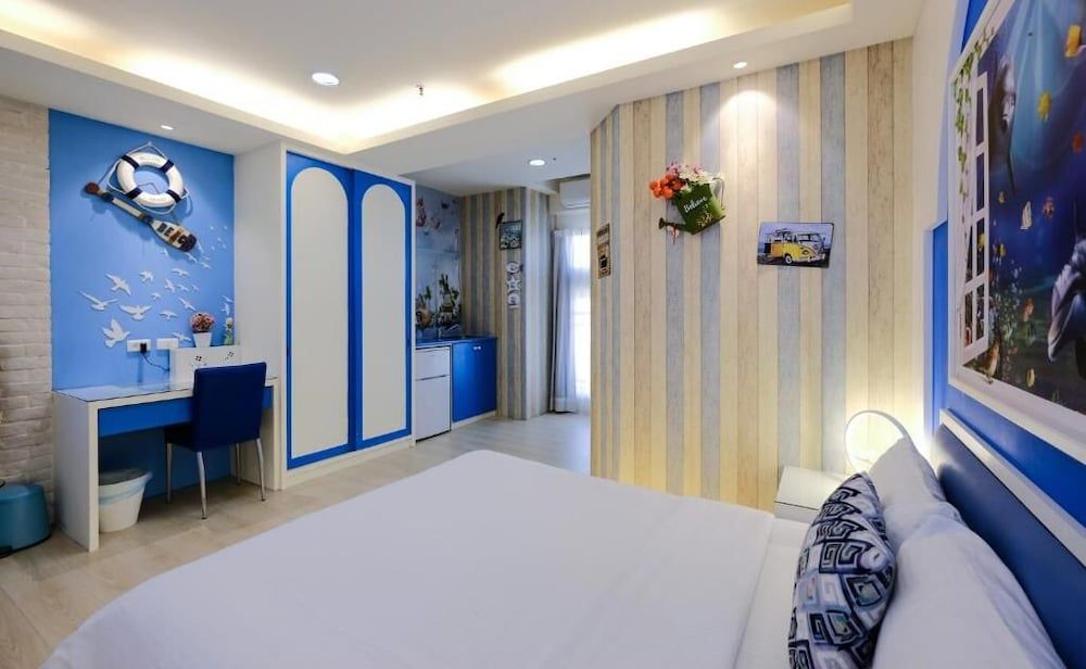 85 Asia Hotel Quadruple Room, City View 6