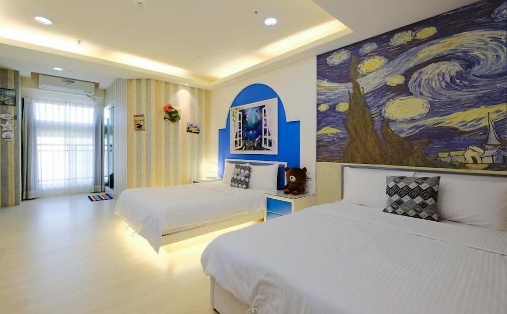 85 Asia Hotel Quadruple Room, City View 9