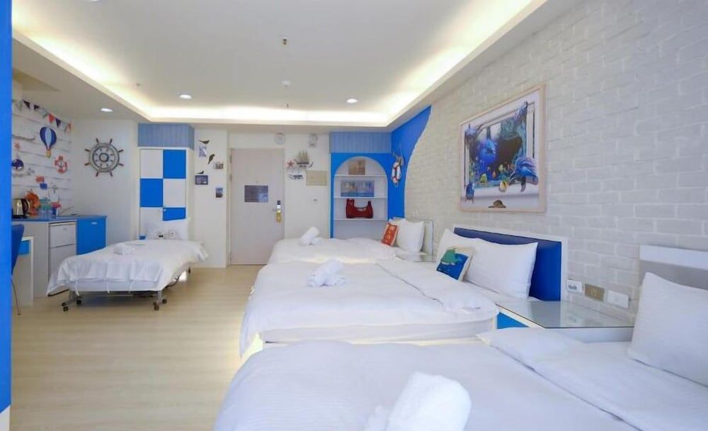 85 Asia Hotel Family Room, City View 15