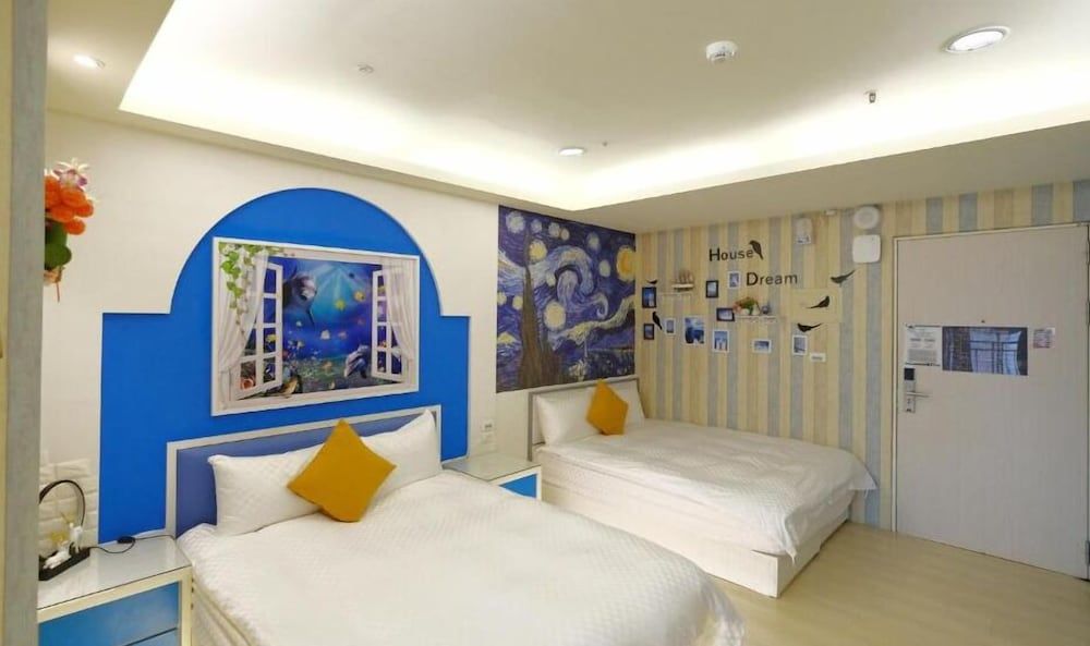 85 Asia Hotel Quadruple Room, City View 12