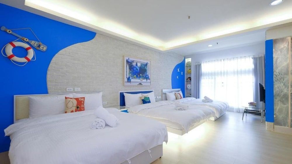 85 Asia Hotel Family Room, City View 11