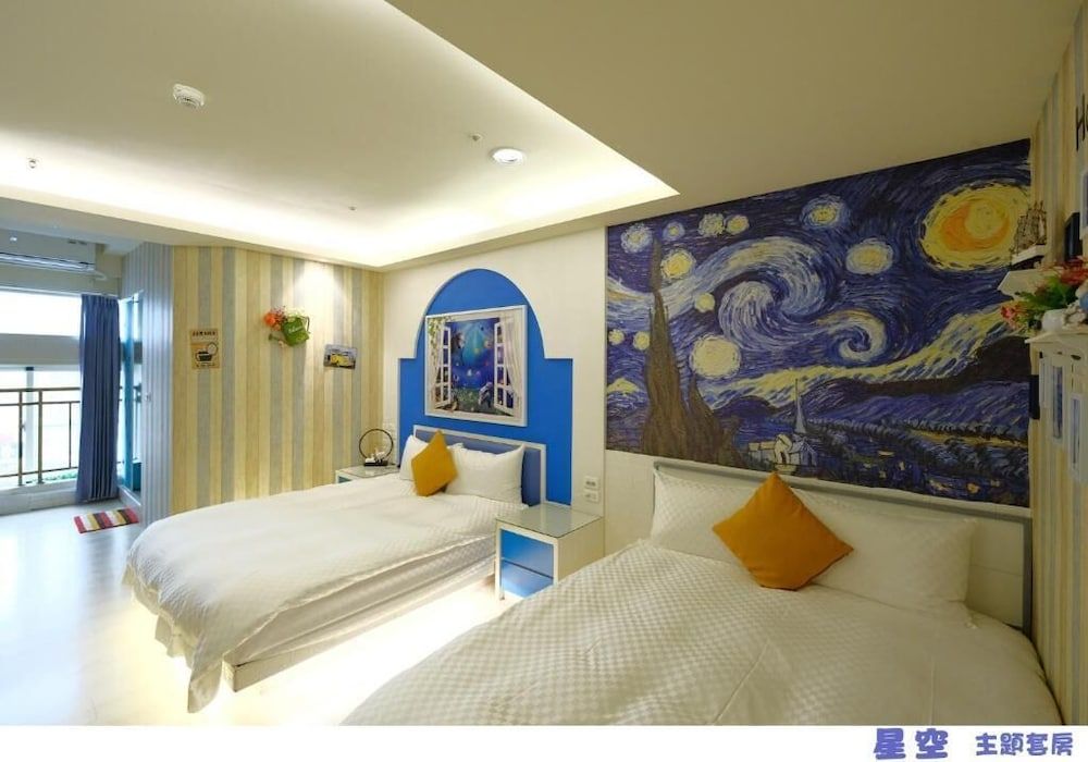 85 Asia Hotel Quadruple Room, City View 2