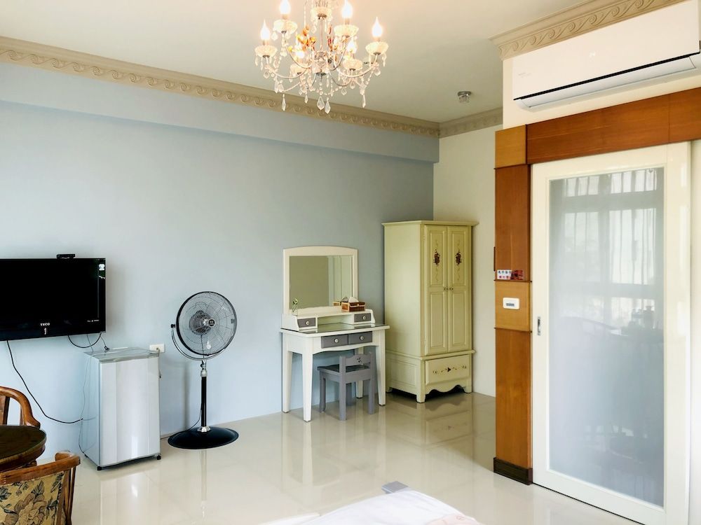 Romantic Double Room(Accept extra 1 person, charge TWD500 at front desk)