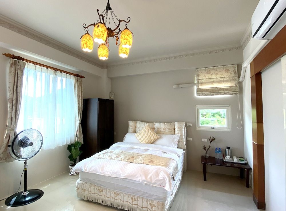 Family Quadruple Room(Accept extra 1 person, charge TWD500 at front desk)