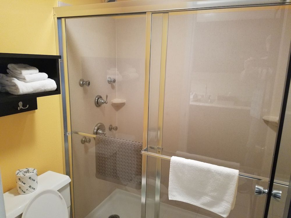 North Platte Inn & Suites Business Suite 2