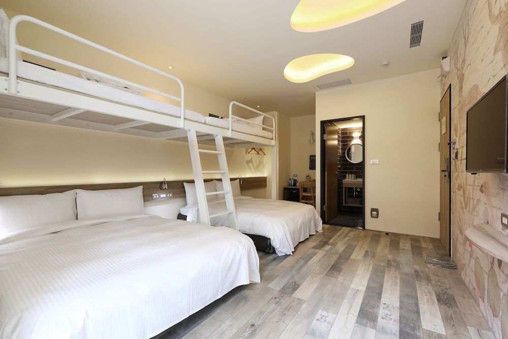 Six-People Room
