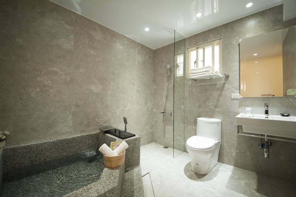 Yesday B&B Deluxe Quadruple Room, Multiple Beds, Bathtub 3