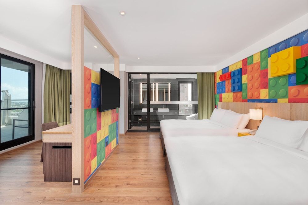 Family Room, 2 Double Beds, City View