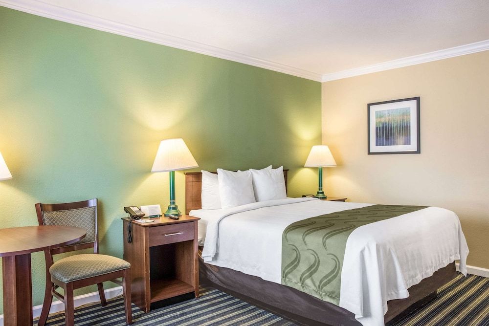 undefined Quality Inn Santa Barbara 4