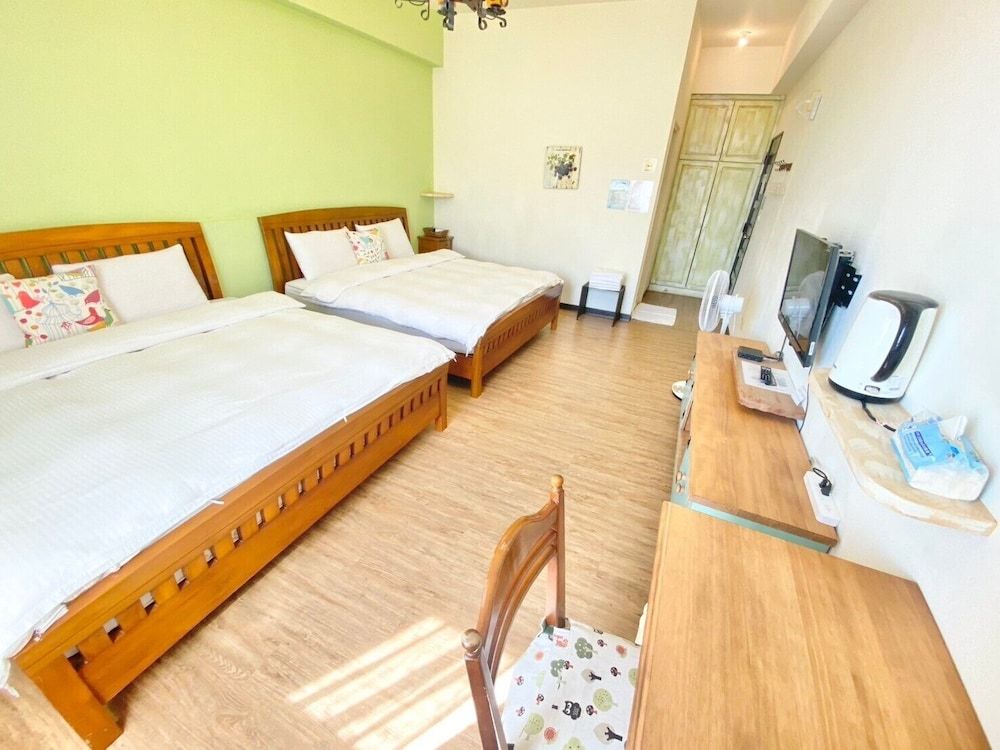 Comfort Quadruple Room, 2 Queen Beds (B302)