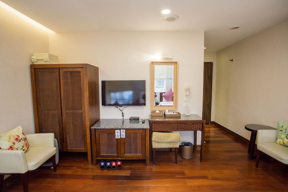 Mei Jia Mei Hotel Superior Quadruple Room 13