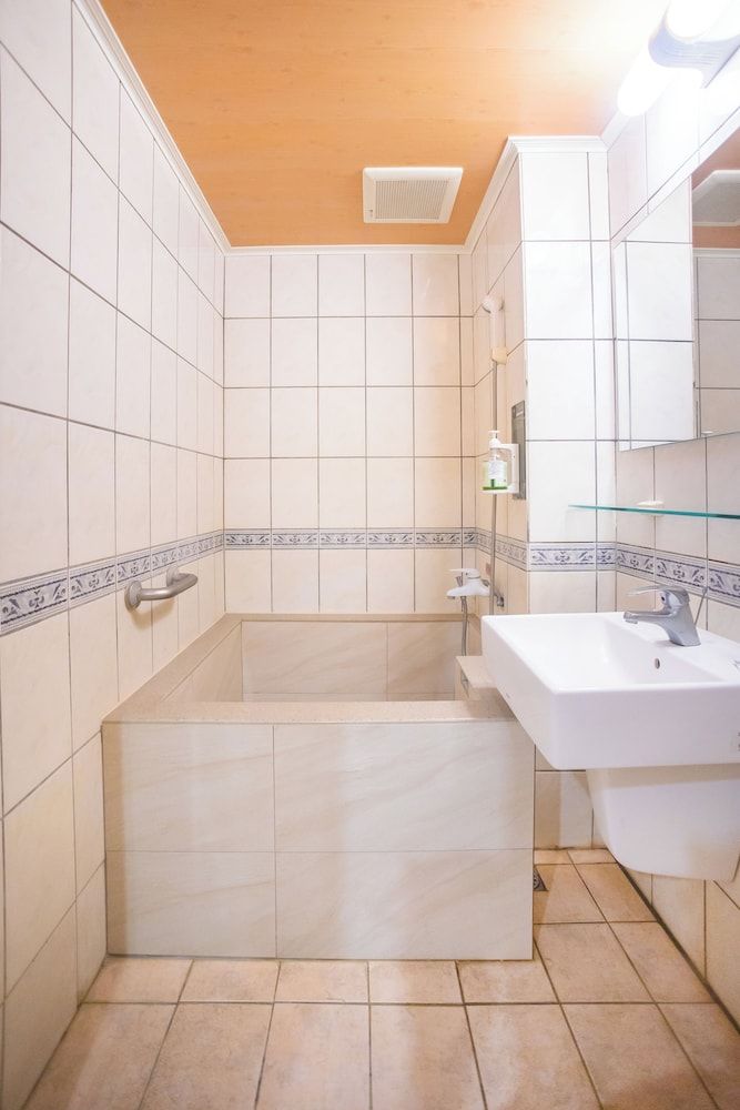 Mei Jia Mei Hotel Deluxe Twin Room 7