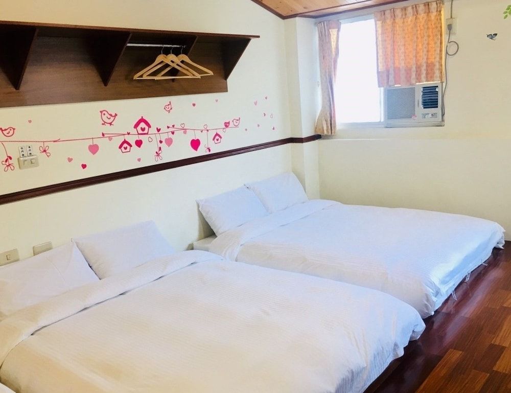 Sun Moon Beauty Comfort Room, 2 Double Beds 3